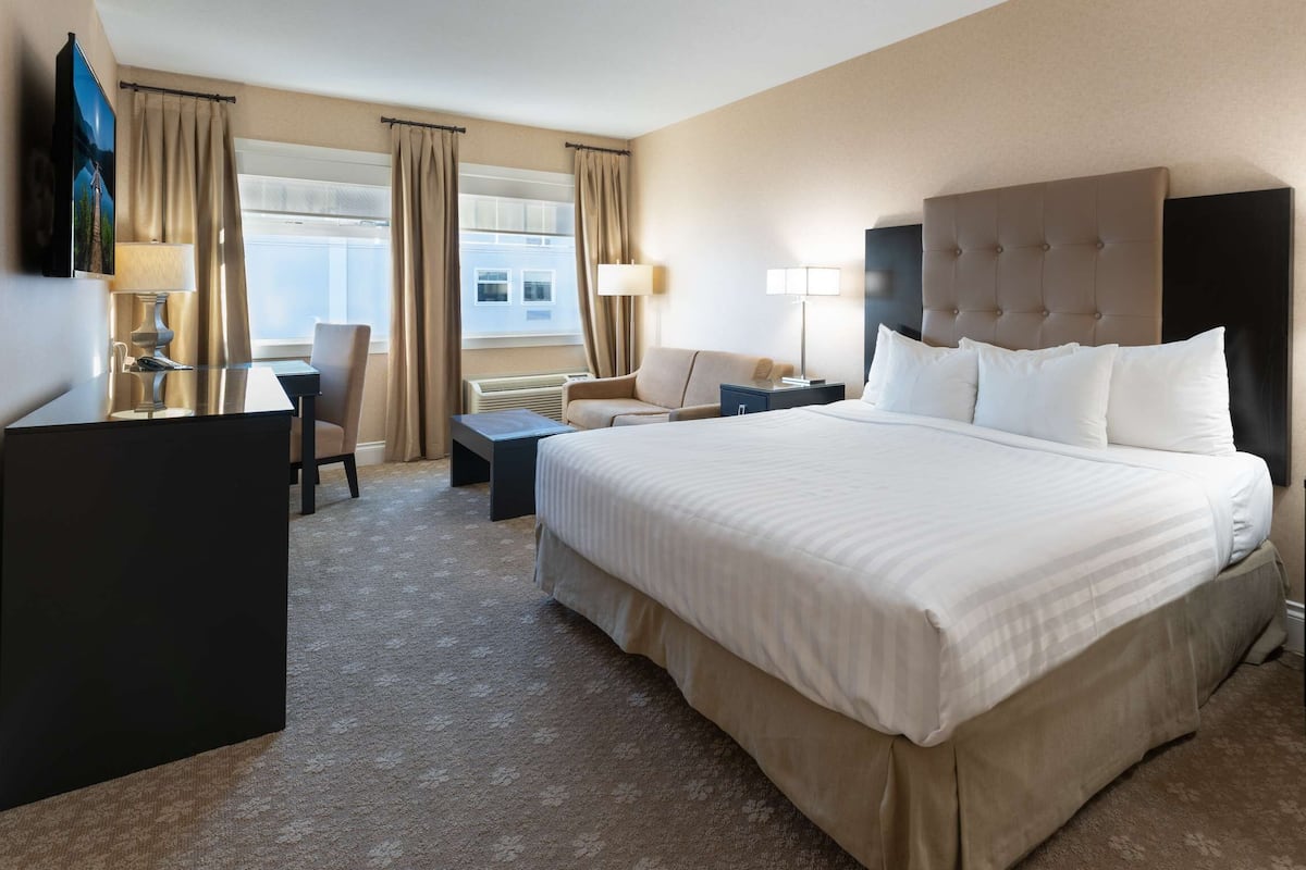 Premium bedding, pillow-top beds, in-room safe, individually decorated