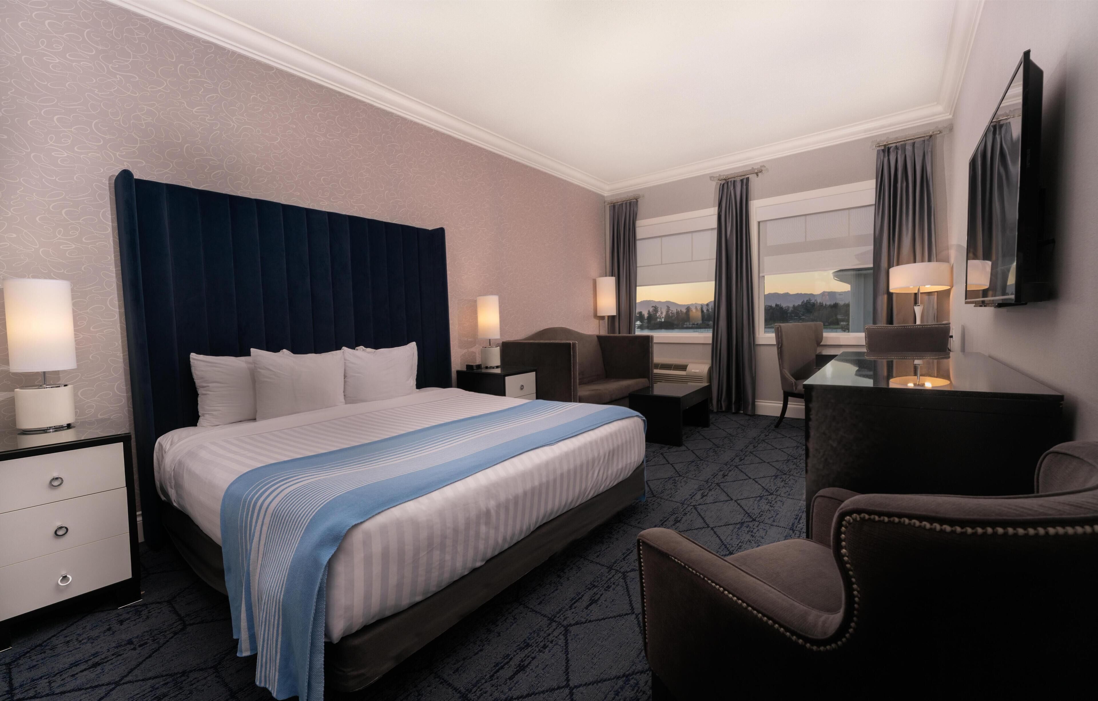 Standard Room, 1 King Bed, Non Smoking, Courtyard View (Prestige Floor) | Premium bedding, pillowtop beds, in-room safe, individually decorated