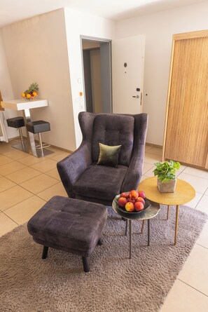 Deluxe Apartment A | Living area - Boardinghouse HOME - adults only - (Konstanz)