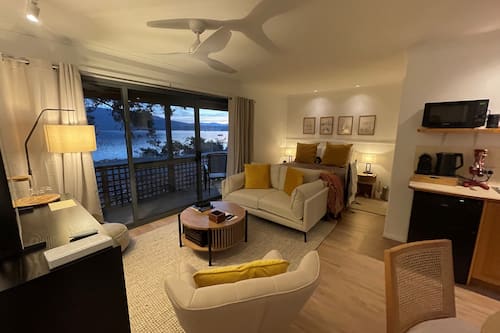 Premium bedding, down duvets, minibar, in-room safe