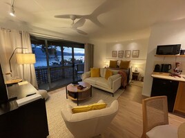 Ropa de cama de alta calidad, cubrecamas y minibar 