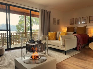 Premium bedding, down comforters, minibar, in-room safe