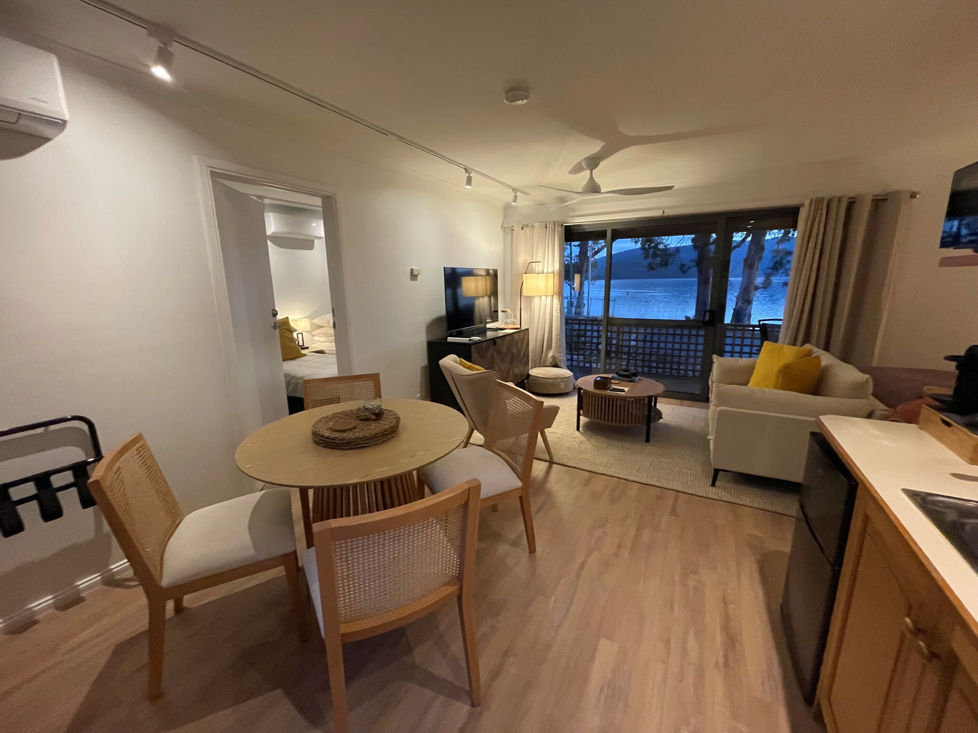 Luxury Cabin, 1 Queen Bed, Bay View, Oceanfront