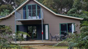 Family House, 2 Bedrooms, Accessible, Mountain View | Property grounds