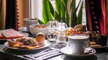 Se ofrece un desayuno bufé (15 EUR por persona)