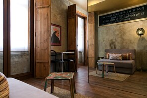Standard Studio | In-room safe, individually decorated, individually furnished, desk