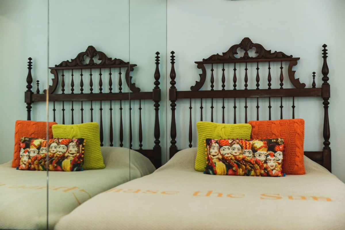 Apartamento, 2 habitaciones (Pombalino) | Caja fuerte, decoración individual, mobiliario individual y escritorio