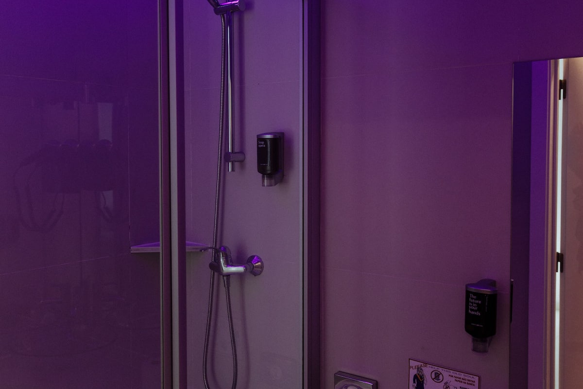 Apartamento superior, 3 habitaciones (Pombalino) | Baño | Artículos de higiene personal gratuitos, secador de pelo y toallas