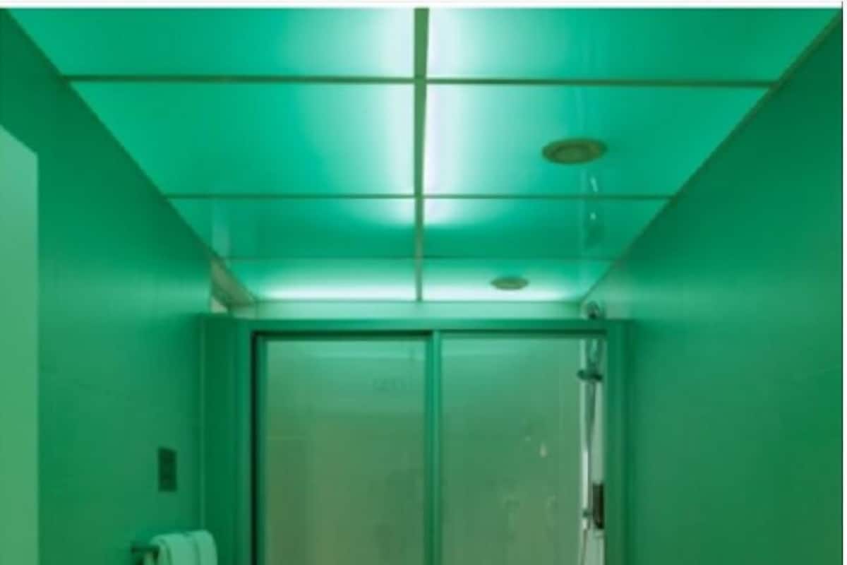 Estudio básico | Baño | Artículos de higiene personal gratuitos, secador de pelo y toallas