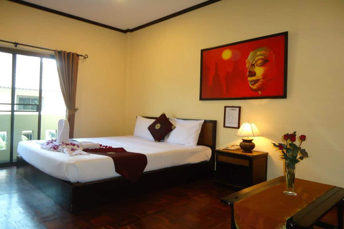 Minibar, in-room safe, blackout curtains, free WiFi