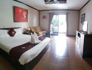 Quarto luxo | Área de estar | TV 21 polegadas com canais a cabo