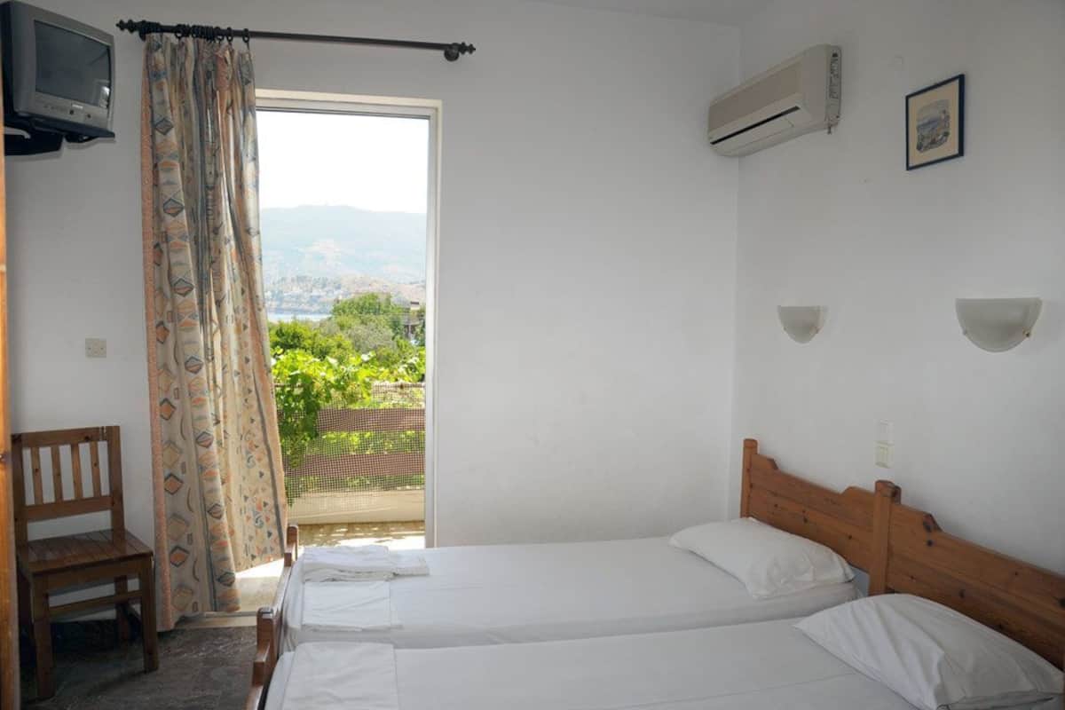 Standard Room | Memory-foam beds, iron/ironing board, free WiFi