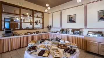 Desayuno bufé gratuito y diario