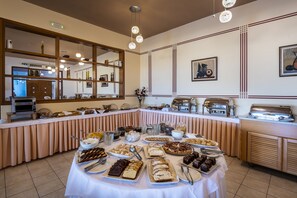 Free daily buffet breakfast - Kalimera Mare (Kos)