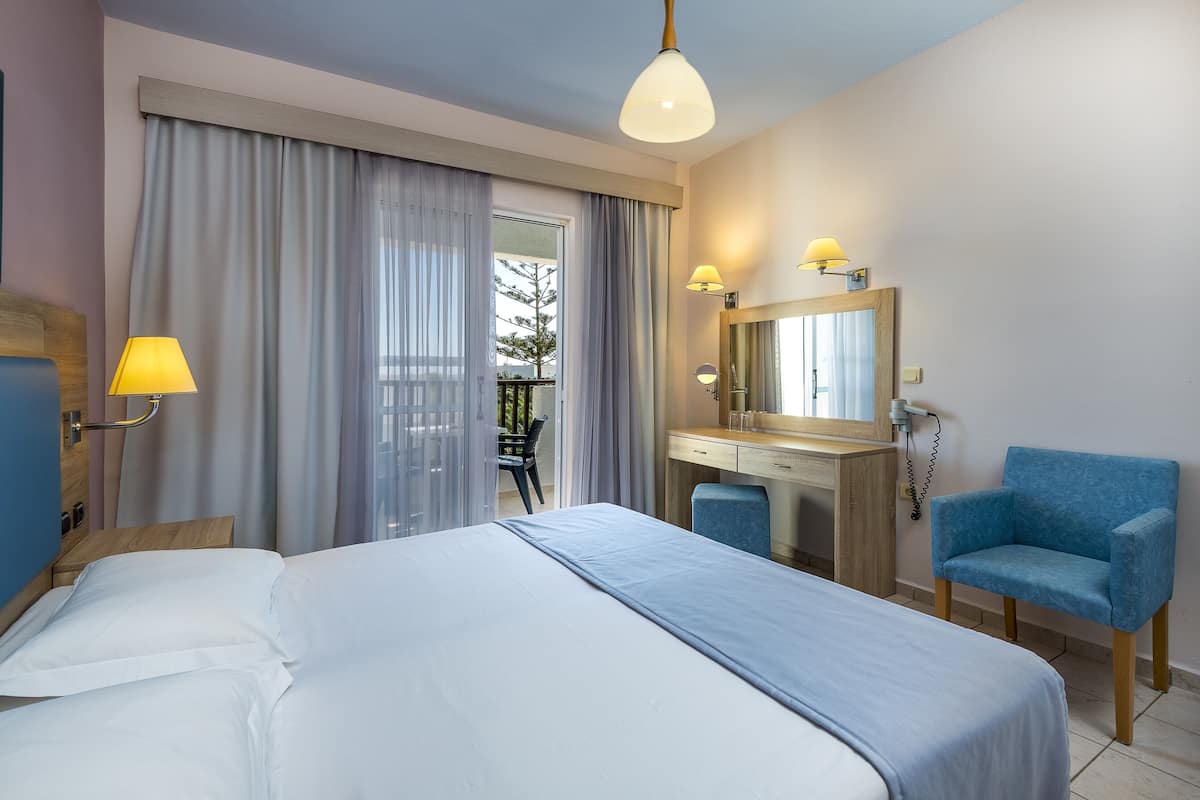 1 bedroom, hypo-allergenic bedding, minibar, in-room safe