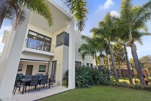 Luxury 3 Bedroom House with Hot Tub | Terrace/patio