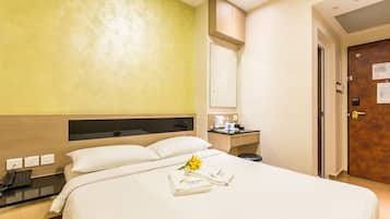 Quarto superior, 1 cama Queen | Wi-Fi de cortesia, roupa de cama