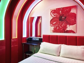 Chambre Deluxe double, 1 lit double (Theme) | Bureau, fer et planche Ă repasser, accĂšs au Wi-Fi (inclus)