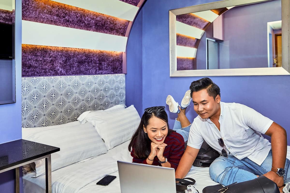Doppia Deluxe, 1 letto matrimoniale (Theme) | Una scrivania, ferro/asse da stiro, Wi-Fi gratuito, lenzuola