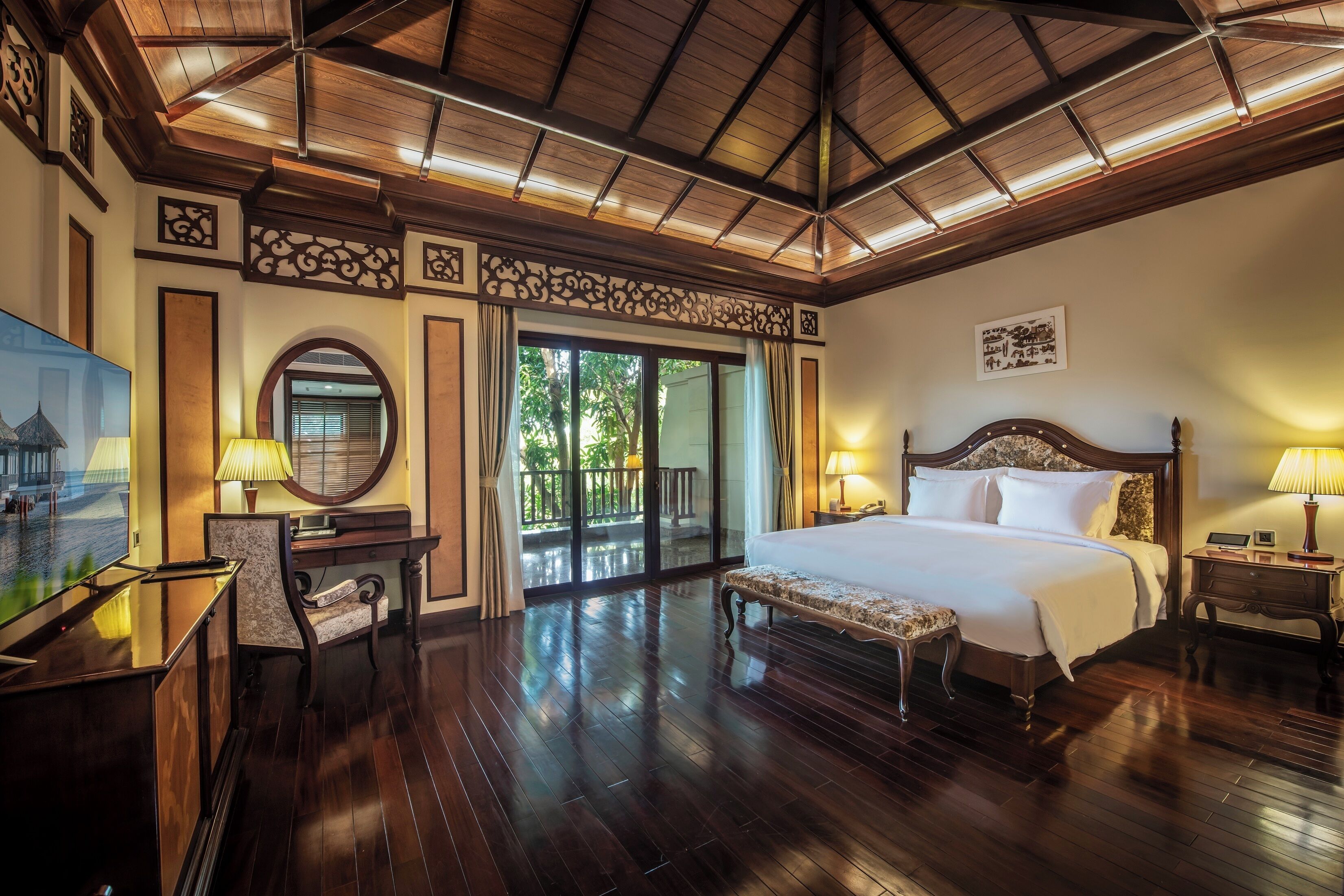 Premium bedding, minibar, in-room safe, desk