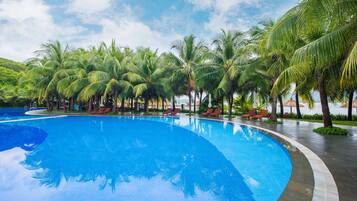 Outdoor pool, pool umbrellas, sun loungers