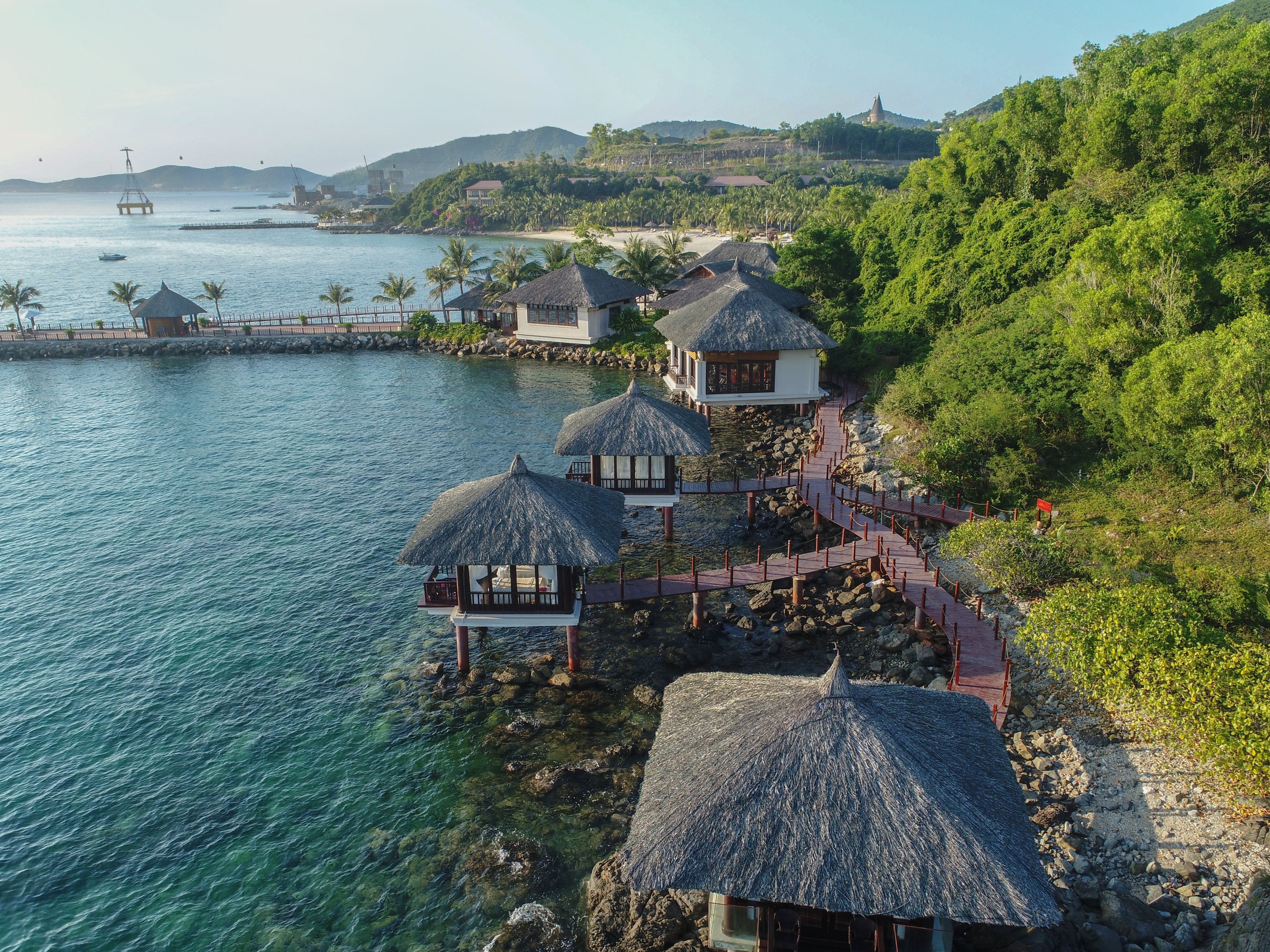 Área de tratamiento exterior, sauna y tina de hidromasaje 