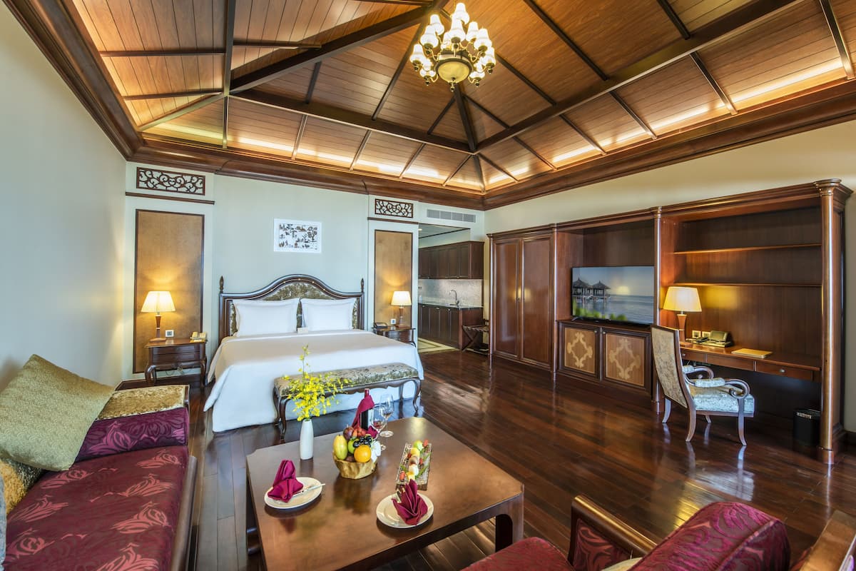 1 bedroom, premium bedding, minibar, in-room safe