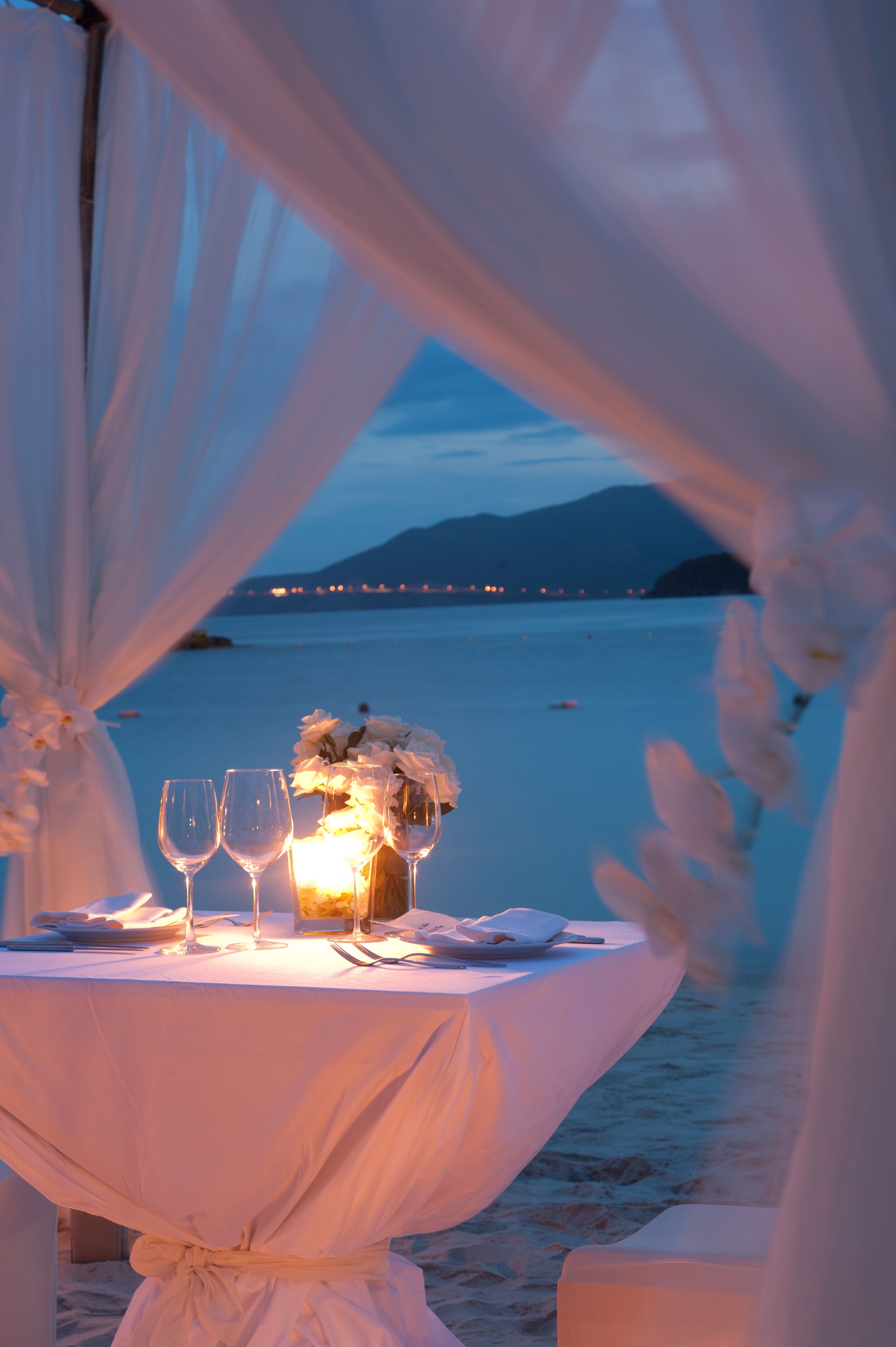 private beach, white sand, sun-loungers, beach umbrellas