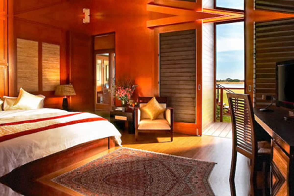 executive chalet (executive deluxe) | minibar, in-room safe, desk, iron/ironing board