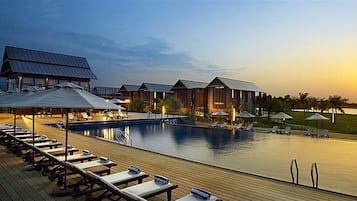 Outdoor pool, pool umbrellas