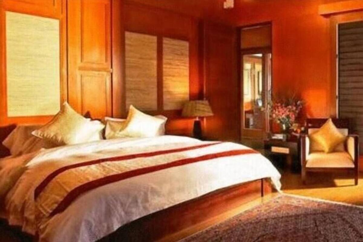 minibar, in-room safe, desk, iron/ironing board