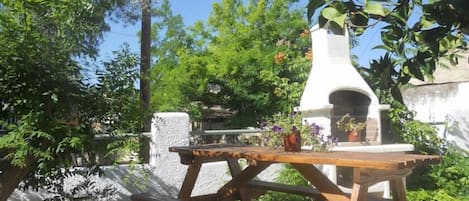 Kawasan BBQ/berkelah