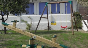 Children’s play area – outdoor - Hotel Isidora (Aegina)