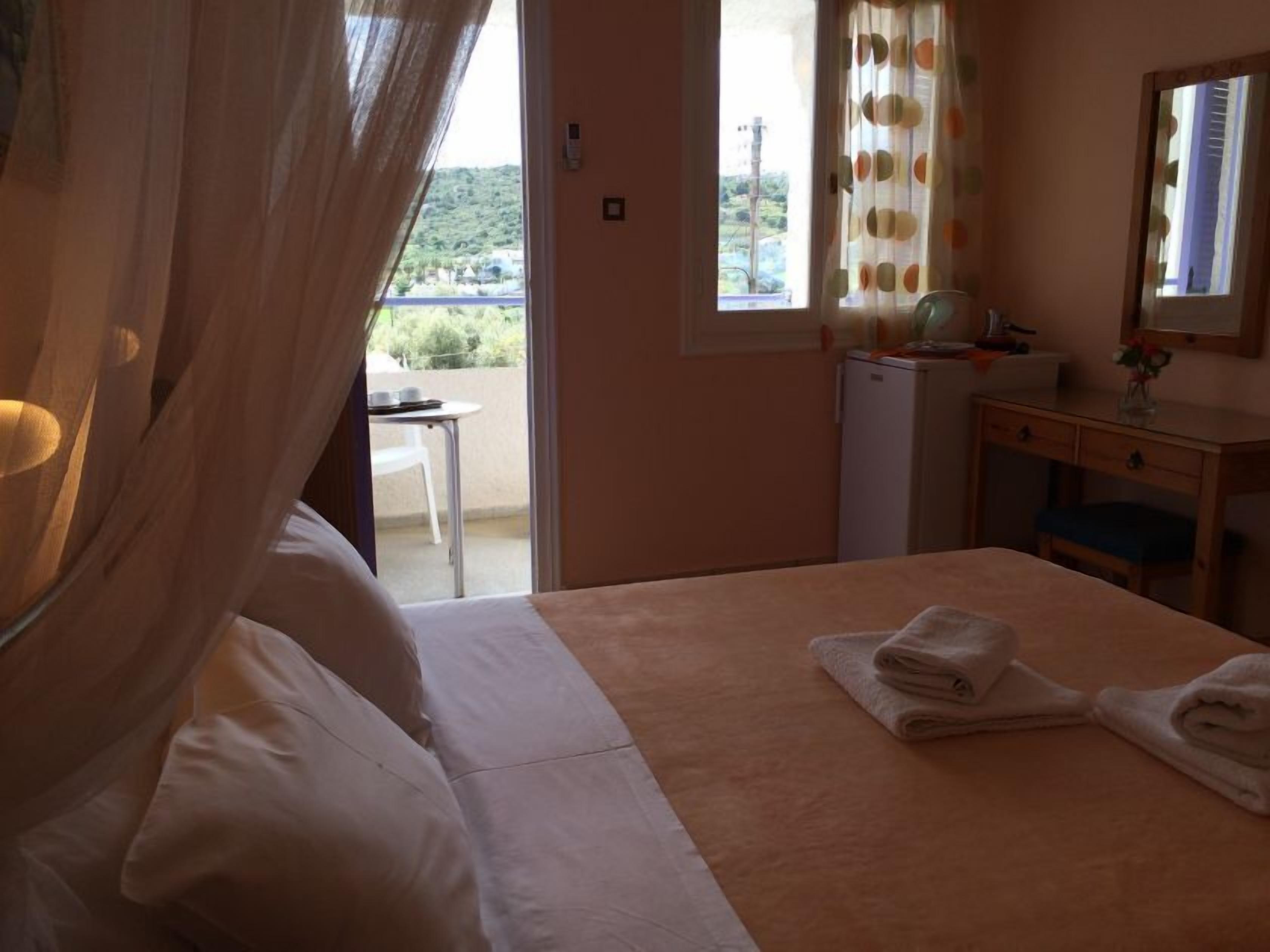 studio | iron/ironing board, free cots/infant beds, free wifi, bed sheets