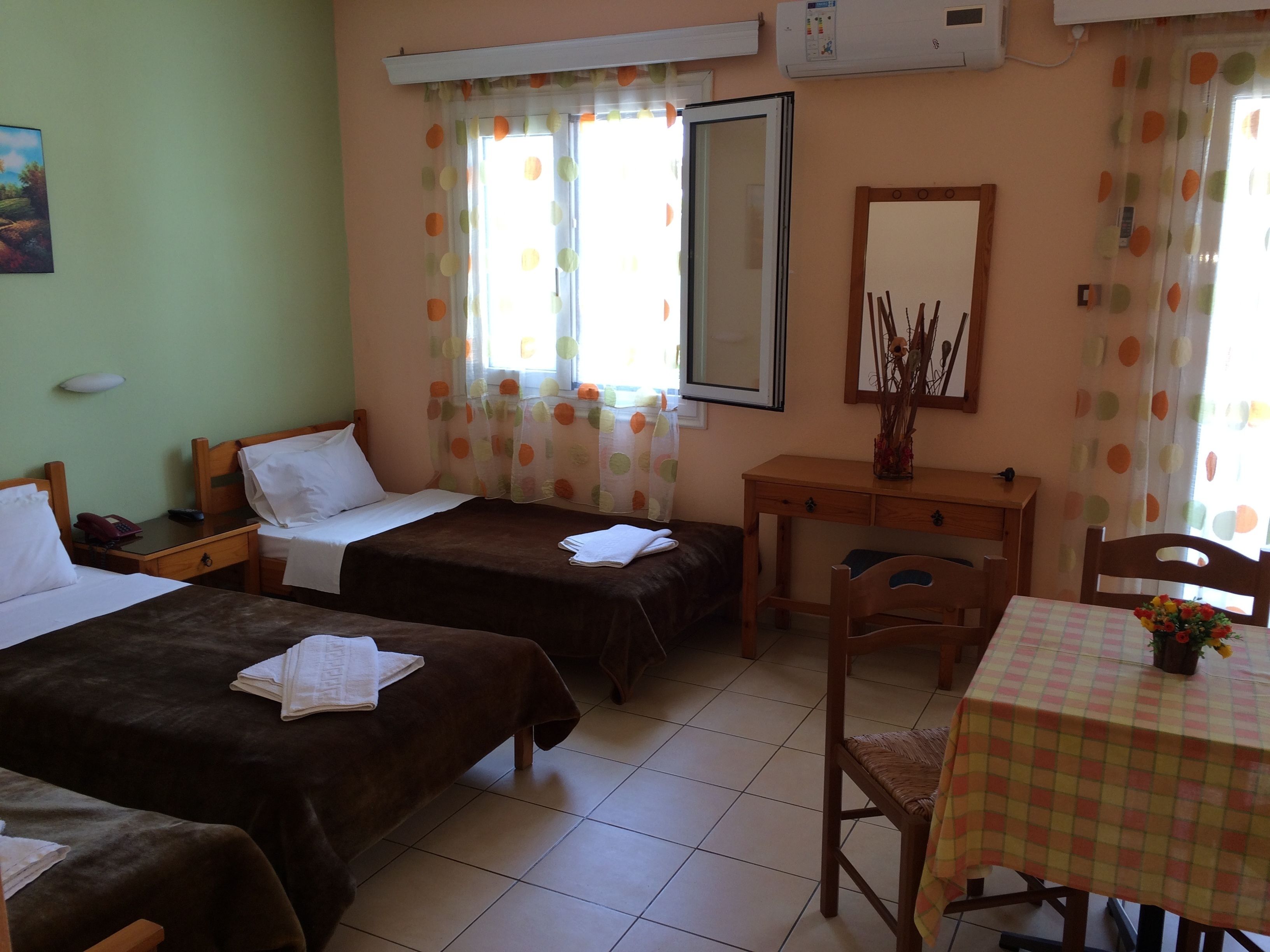 quadruple room | iron/ironing board, free cots/infant beds, free wifi, bed sheets
