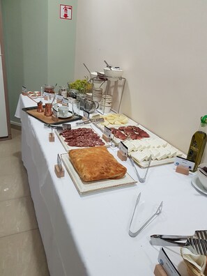 Free daily buffet breakfast