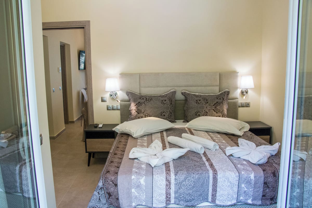 1 bedroom, in-room safe, desk, blackout drapes