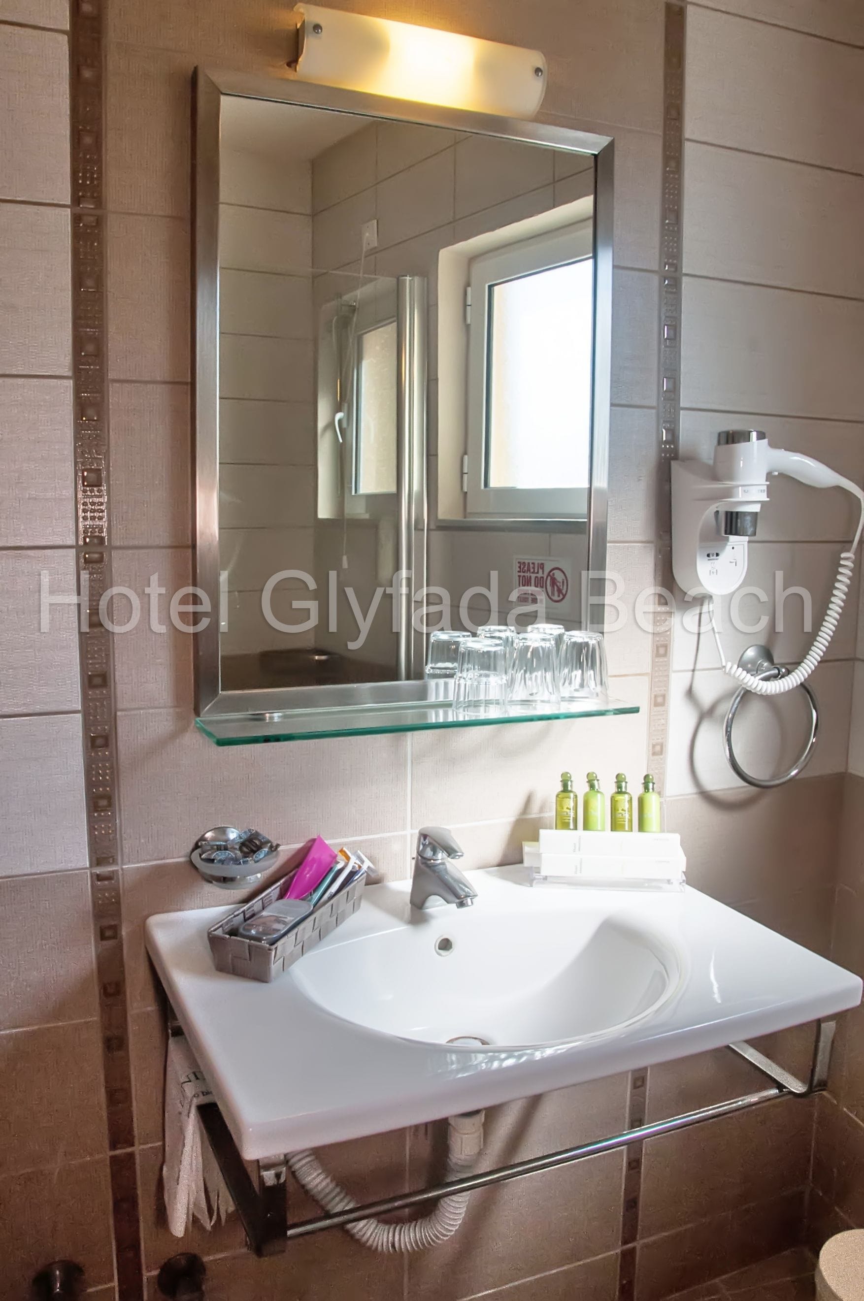 bathtub, free toiletries, hair dryer, slippers