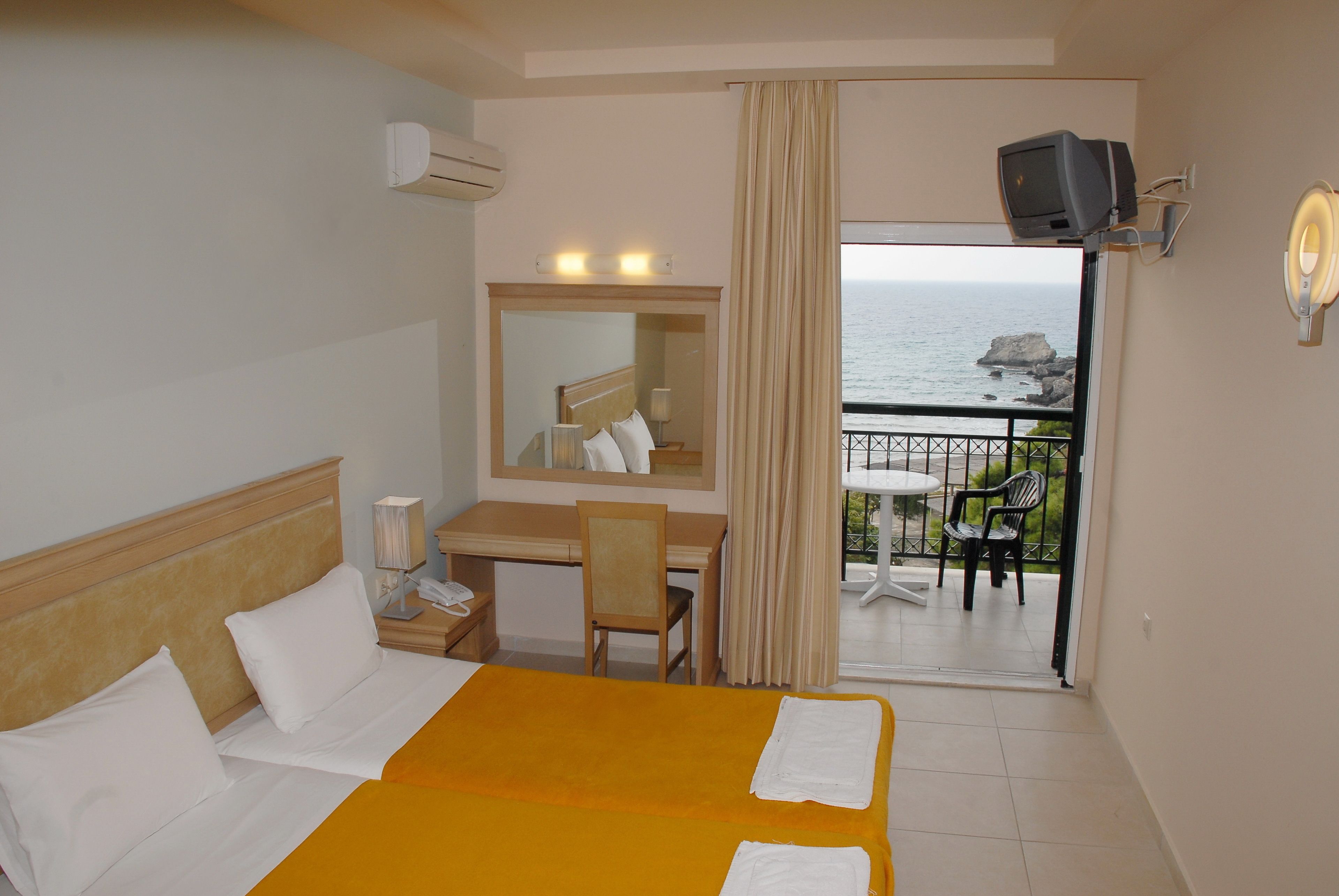 1 bedroom, in-room safe, desk, blackout curtains