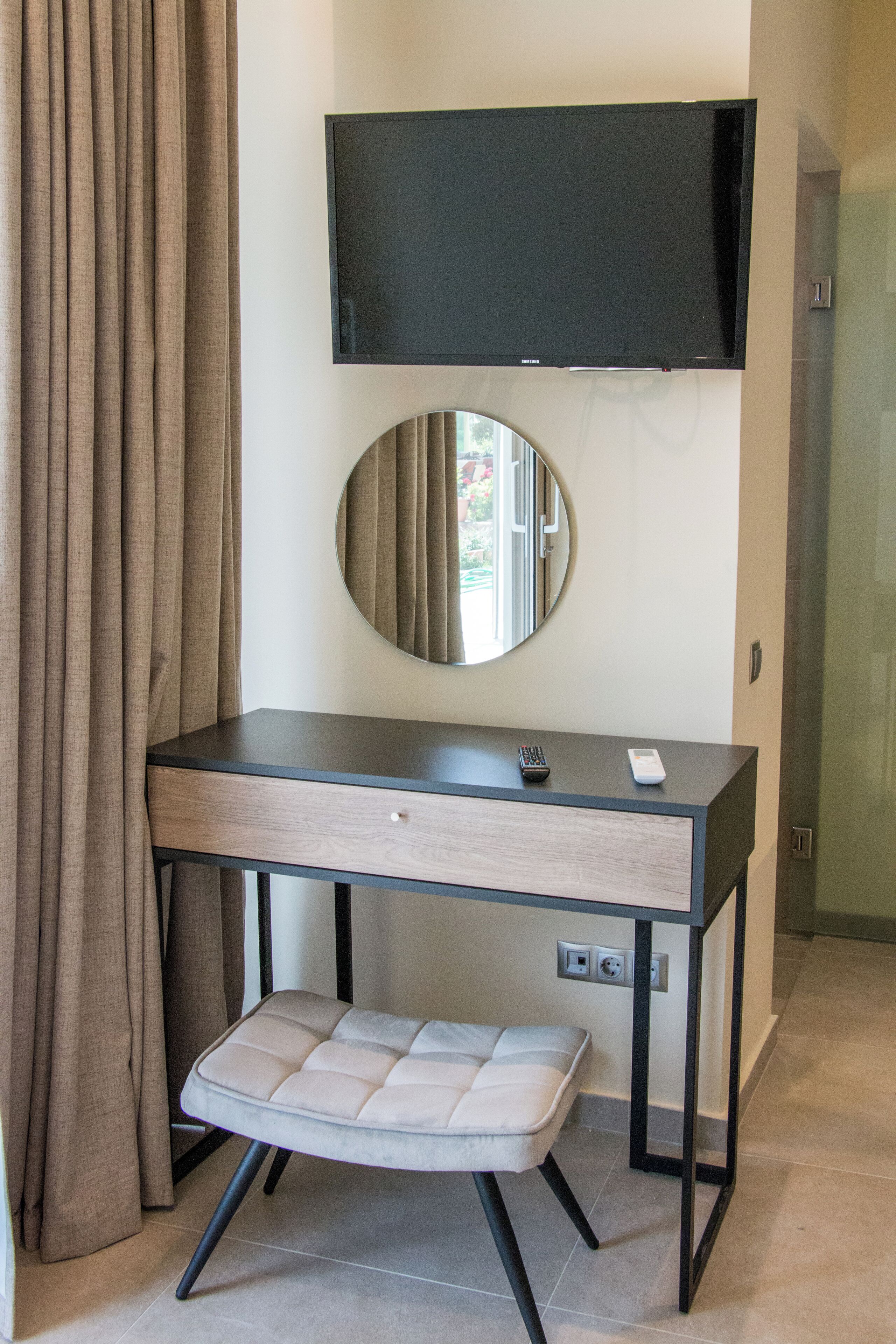 family apartment, 2 bedrooms, sea view | 1 bedroom, in-room safe, desk, blackout curtains