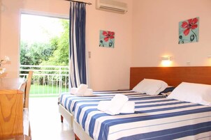 Ropa de cama de alta calidad, colchones con pillow-top y minibar