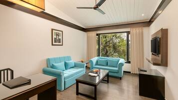 Suite with complimentary shuttle to Mall Road till 7 pm | Living area | 21-inch flat-screen TV with satellite channels, TV, toys