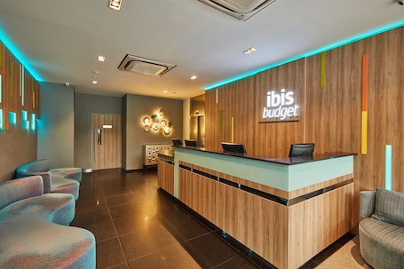 Reception. ibis budget Singapore Bugis