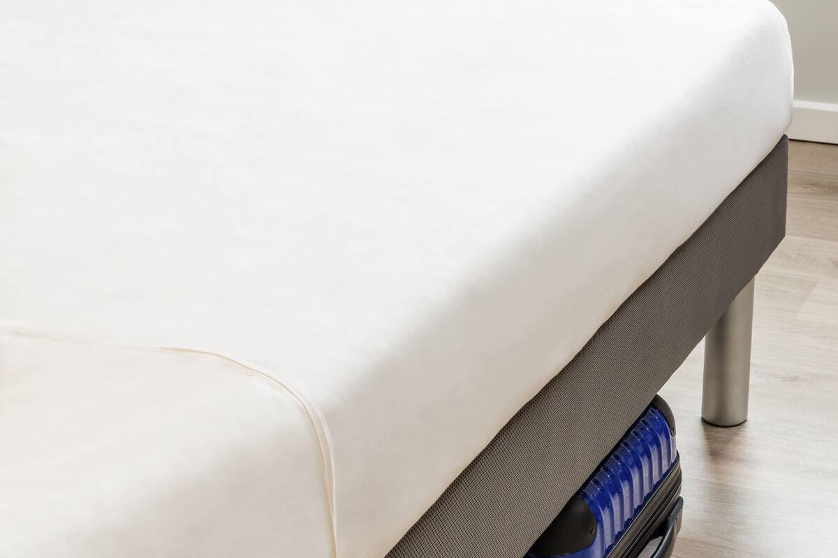 Standard Room, 1 Twin Bed | WiFi (free), bed sheets