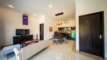 Vila, 2 quartos | Cozinha privada | Geladeira, micro-ondas, cooktop, cafeteira/chaleira
