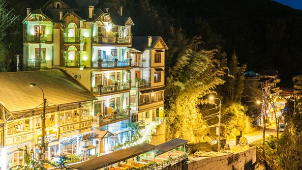 Front of property - evening/night