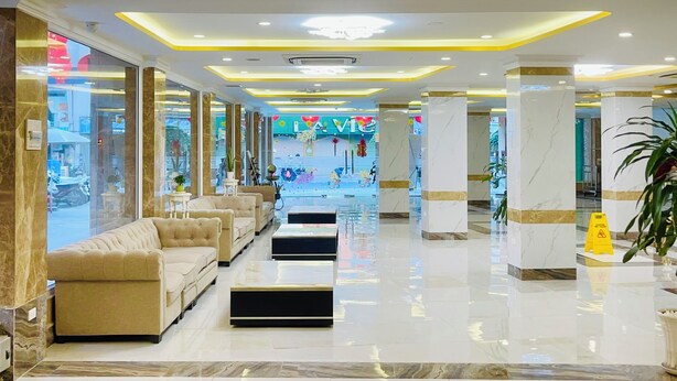 A hotel lobby with a modern design, featuring a seating area with sofas and a reception desk. - Dong Kinh Hotel (Ho Chi Minh City)