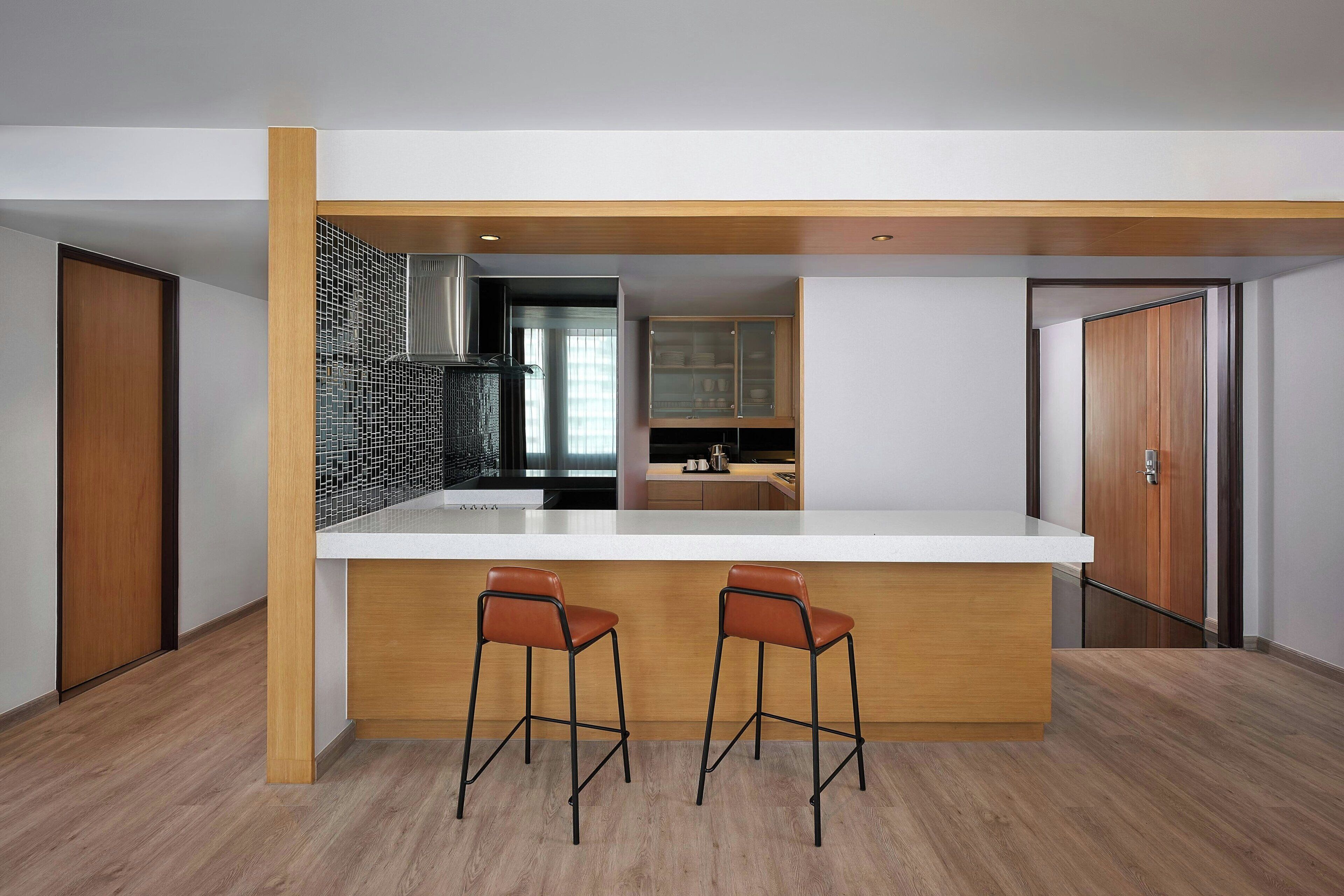 suite, 2 bedrooms, non smoking, city view (ultra savvy suite) | private kitchen | mini-fridge, coffee/tea maker, electric kettle