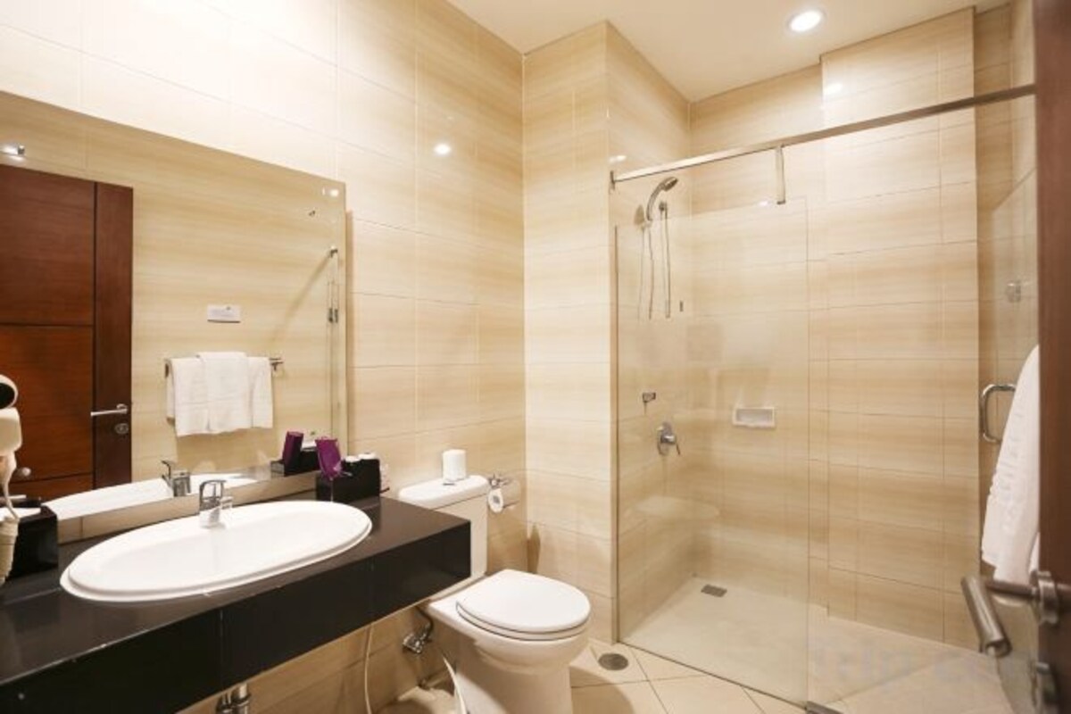 Bathroom | Shower, free toiletries, hair dryer, slippers