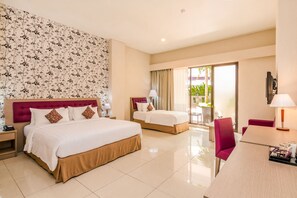 In-room safe, desk, blackout curtains, iron/ironing board - Kuta Central Park Hotel (Kuta)